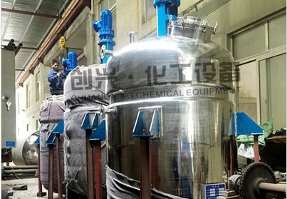 Gravity distillation, distillation equipment gravity